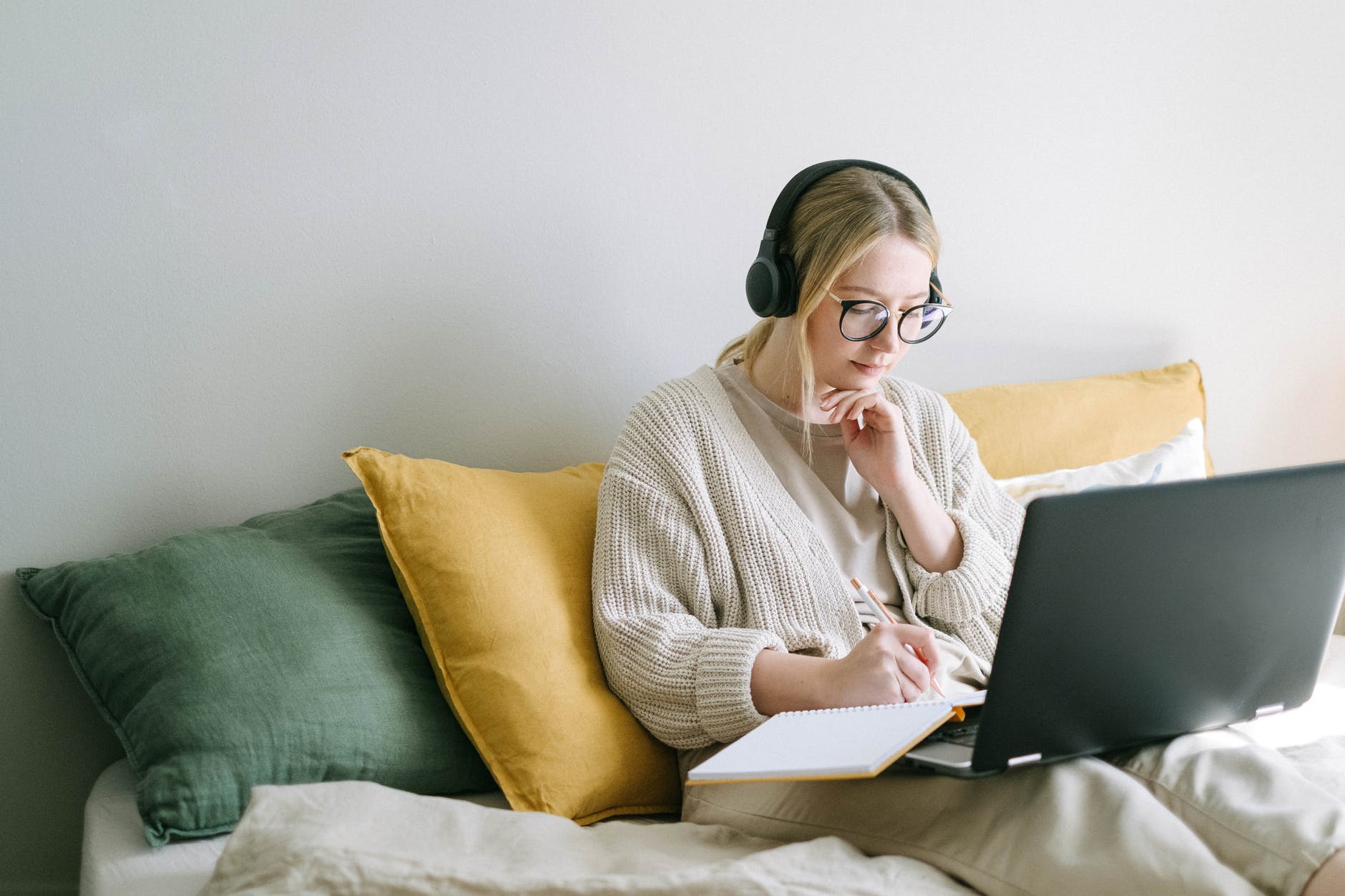 4 Top Things That Helped Me Work From Home This Year